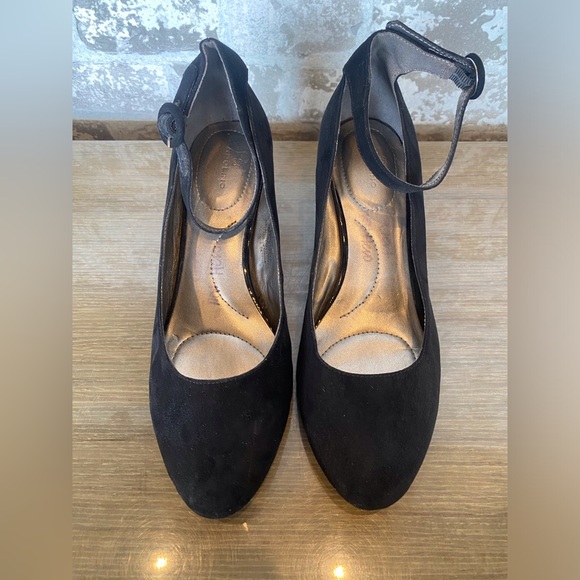 Bandolino Black Suede Ankle Strap Heel - Picture 3 of 6